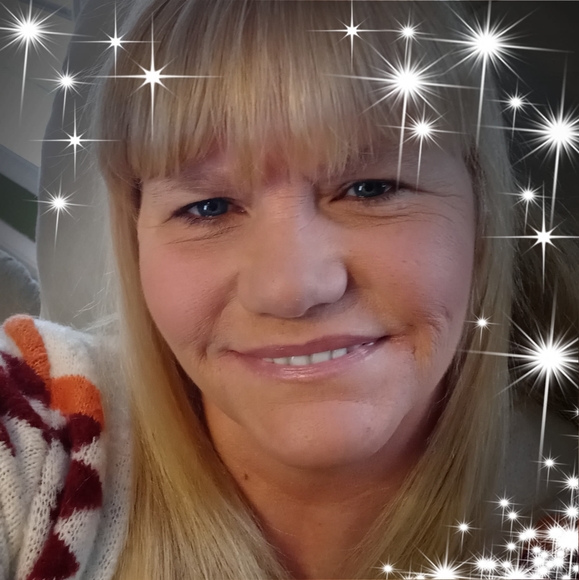 Profile Picture of Norma Foster (@normafoster85) on Poshmark