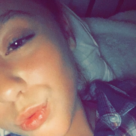 Profile Picture of Sarah Lundstrom (@sarahann736) on Poshmark