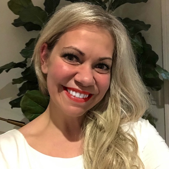Profile Picture of Maria Schneider (@logicwand) on Poshmark