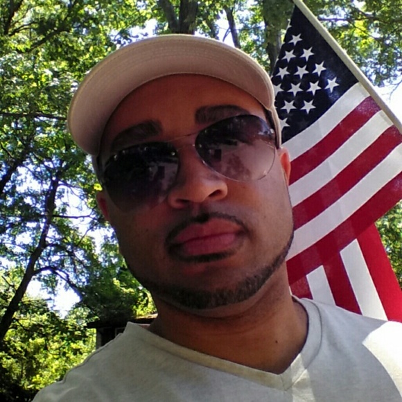 Profile Picture of Carl Harris (@manny631) on Poshmark