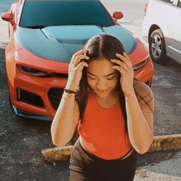 Profile Picture of Oxaniuska Lara gonzales (@oxaniuskal) on Poshmark