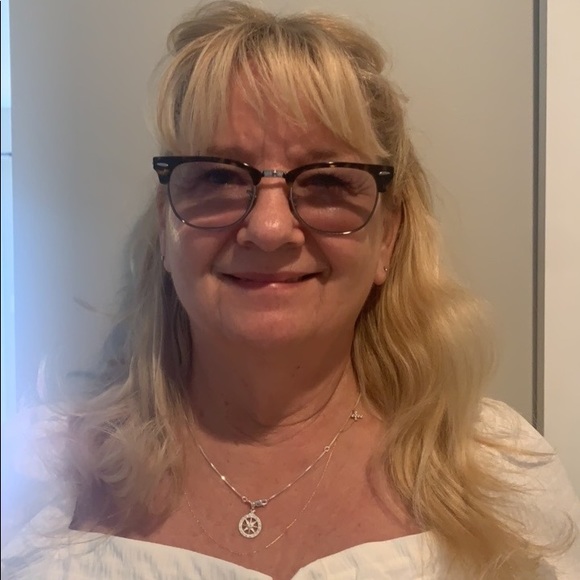 Profile Picture of Jeanne Peeples (@japeeple) on Poshmark
