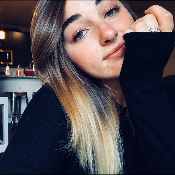 Profile Picture of Kristen Conklin (@mazeyconklin) on Poshmark