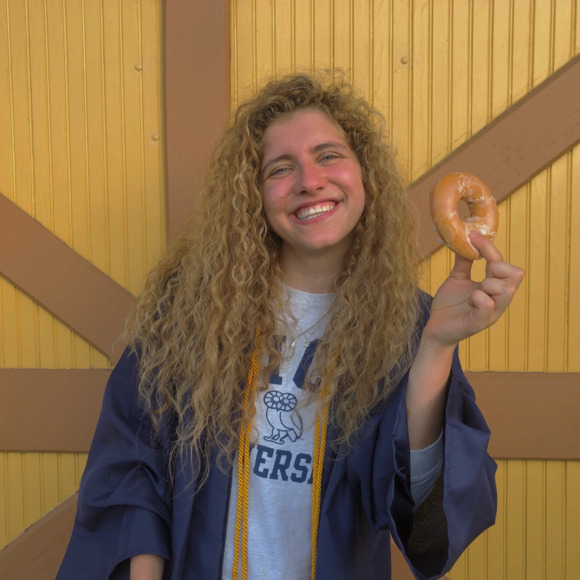 Profile Picture of Alexa Scott (@alexa_scott) on Poshmark