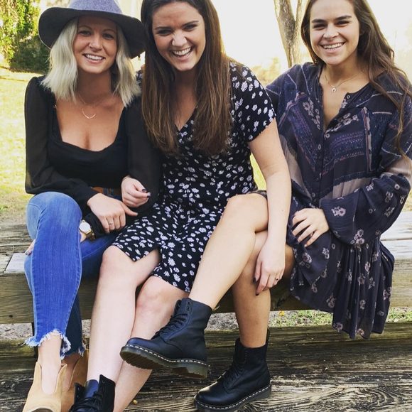 Profile Picture of Kathleen Curley (@kcurls25) on Poshmark