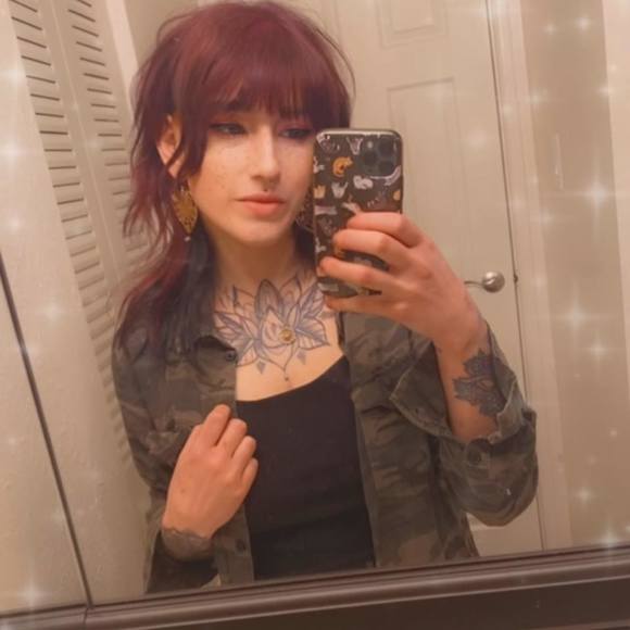 Profile Picture of Michaela Wenger (@lizabethia1216) on Poshmark