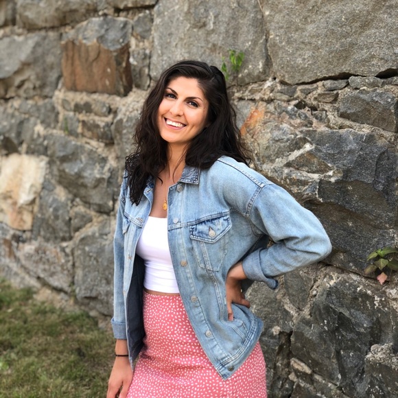 Profile Picture of Courtney Otten (@c_otten) on Poshmark