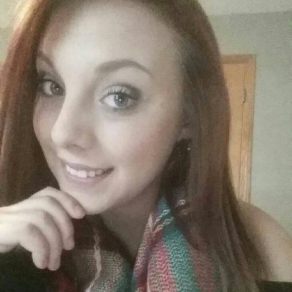 Profile Picture of Mariah Philipps (@mphilipps13) on Poshmark
