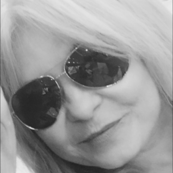Profile Picture of Debbie Golby (@debgolby01) on Poshmark