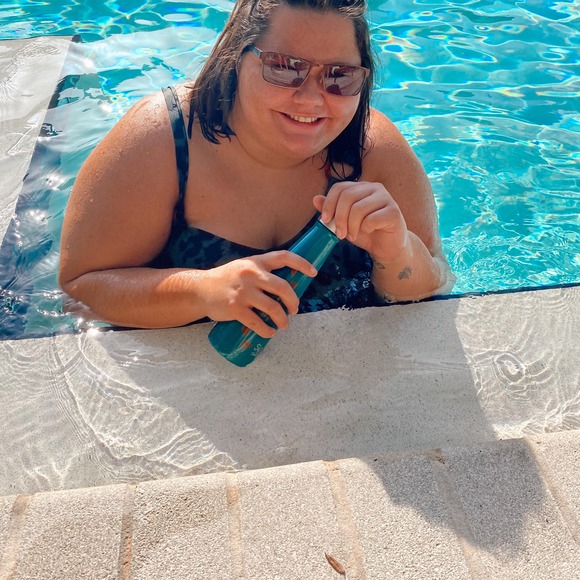 Profile Picture of Haley Bradford (@halbrad97) on Poshmark