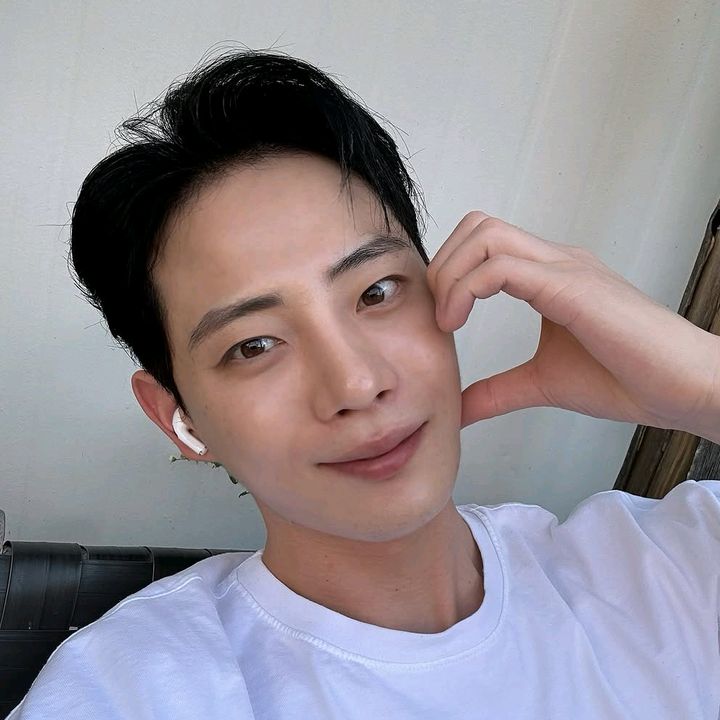 Profile Picture of jawon Choi (@choi__400) on Tiktok