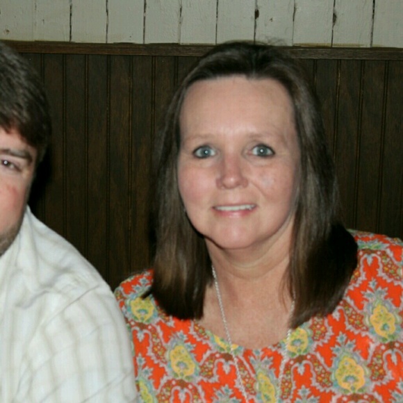 Profile Picture of Kim Craig (@kimbercraig) on Poshmark