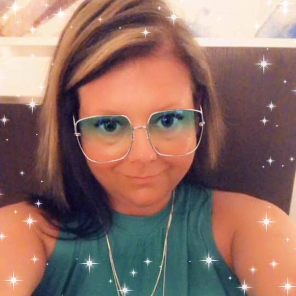 Profile Picture of Kim Decoursey (@kimdecoursey) on Poshmark