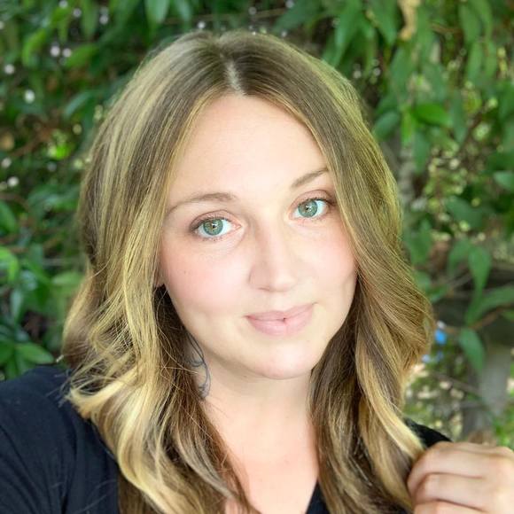 Profile Picture of Hillary Pugh (@hillarypugh1217) on Poshmark