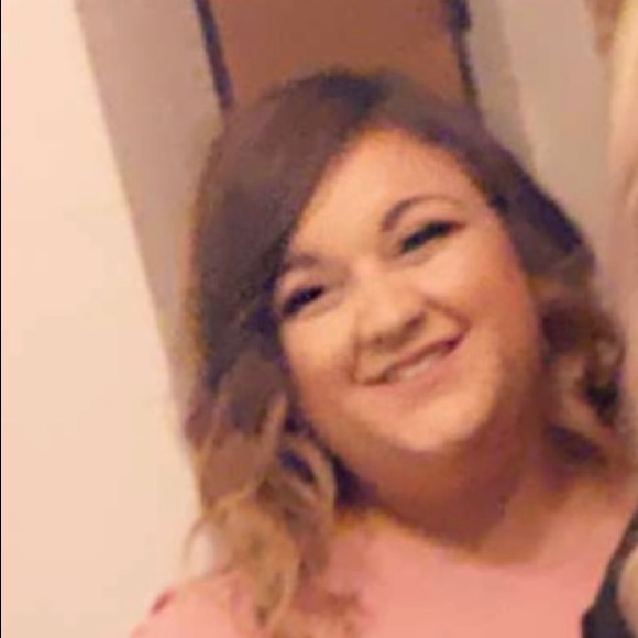 Profile Picture of Allison Williky (@allisonhw) on Poshmark