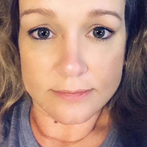 Profile Picture of Trisha Yates (@bestmommyever16) on Poshmark