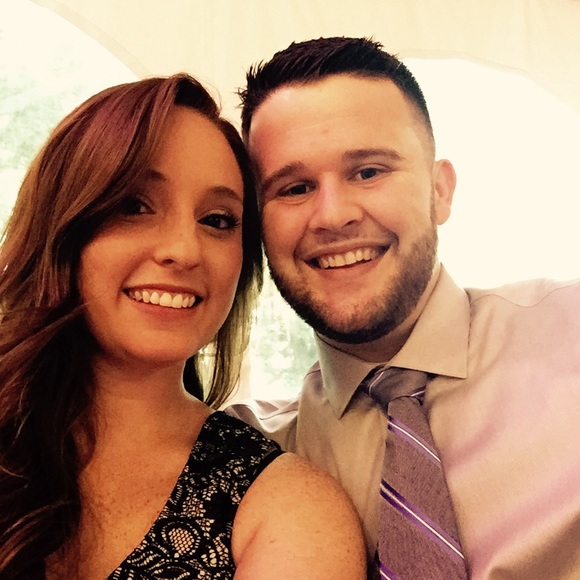 Profile Picture of Danielle Valdez (@dmv3990) on Poshmark