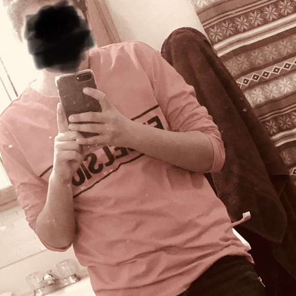 Profile Picture of Aaron Mena (@xxaaronzxx) on Poshmark