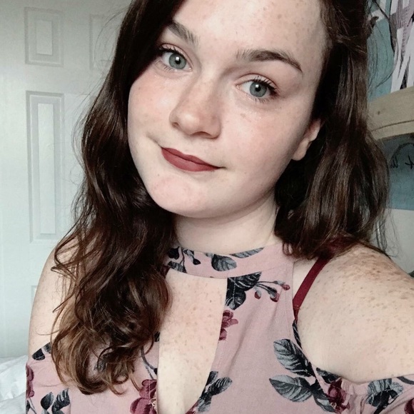 Profile Picture of Jessica Plasha (@jessplasha) on Poshmark