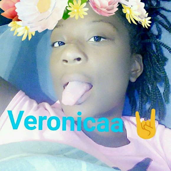 Profile Picture of Veronica Holt (@yaa_veronicaa) on Poshmark