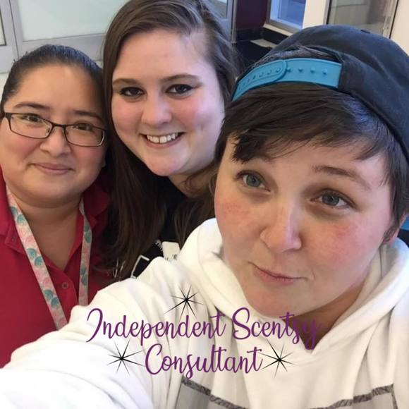 Profile Picture of Veronica Bosquez (@v3r0nic4) on Poshmark