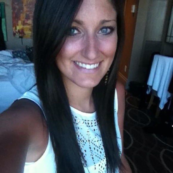 Profile Picture of Cassie Wolff (@cassleewolff) on Poshmark