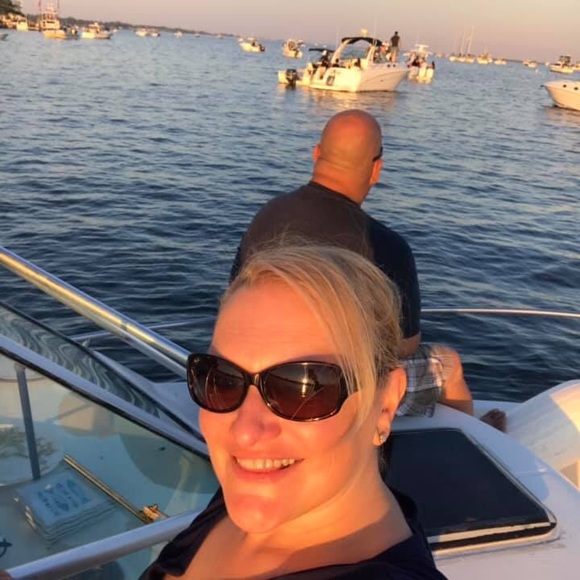 Christine Lilienthal - Poshmark Profile Picture of Christine Lilienthal (@chrissylyn701) on Poshmark