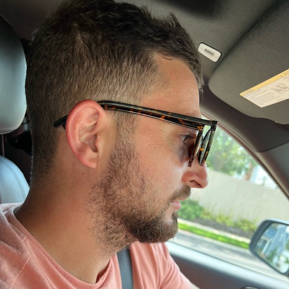 Profile Picture of Robert Bowen (@holabobito) on Poshmark