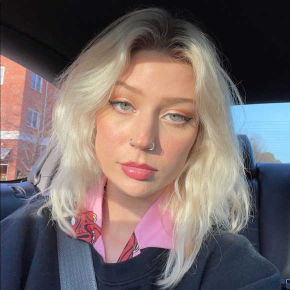 Camryn Heikens - Poshmark Profile Picture of Camryn Heikens (@camrynheikens) on Poshmark