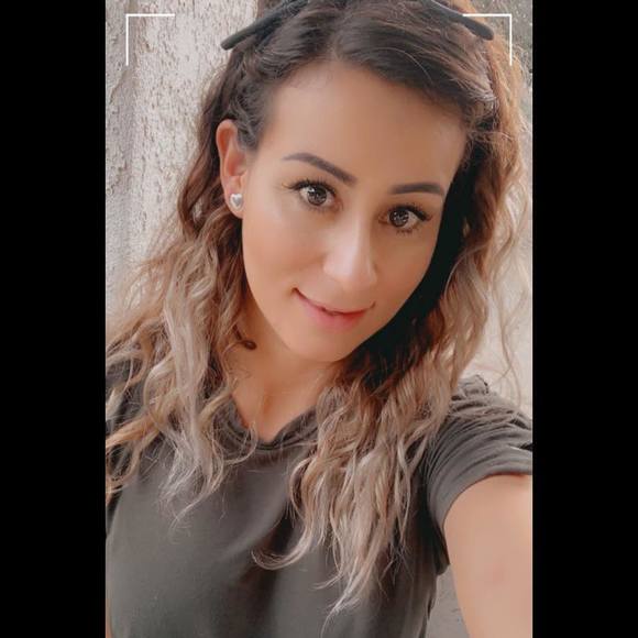 Profile Picture of Adoreguera zac Adore (@le2adore) on Poshmark