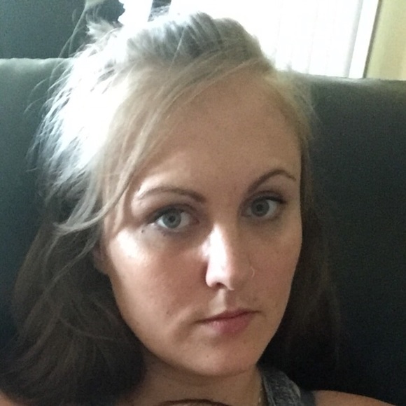 Profile Picture of Lindsay Deichert (@lindsaydeichert) on Poshmark
