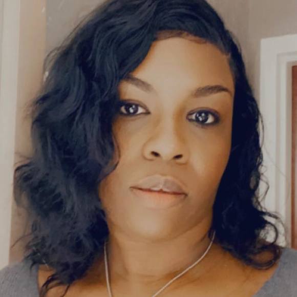 Profile Picture of Bennika Sterling (@bsterling78) on Poshmark
