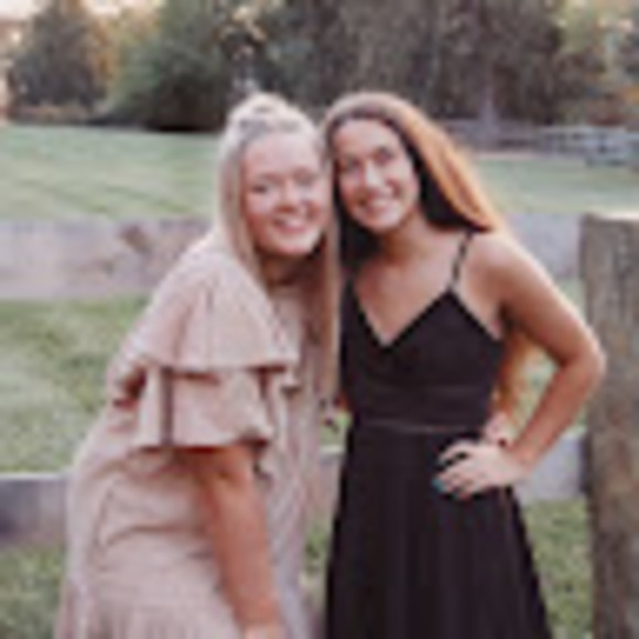 Profile Picture of Olivia Powers (@oliviapowerss16) on Poshmark