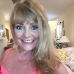 Profile Picture of Robin (@robinclemons) on Instagram