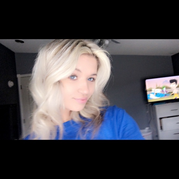 Profile Picture of Cheyenne Mynhier (@cheyennemynh339) on Poshmark