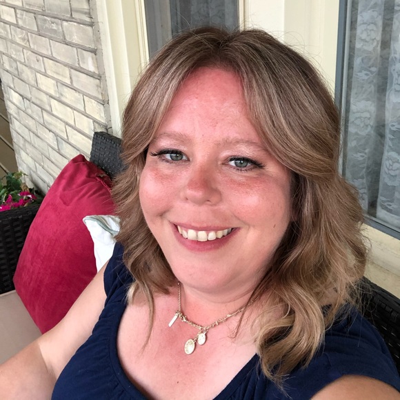 Profile Picture of Amy Verdone (@amyverdone) on Poshmark