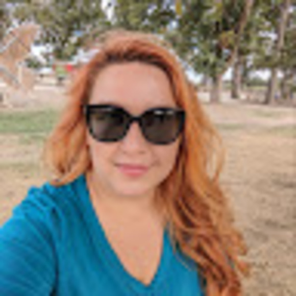 Profile Picture of Oleksandra Ronenko (@oronenko) on Poshmark