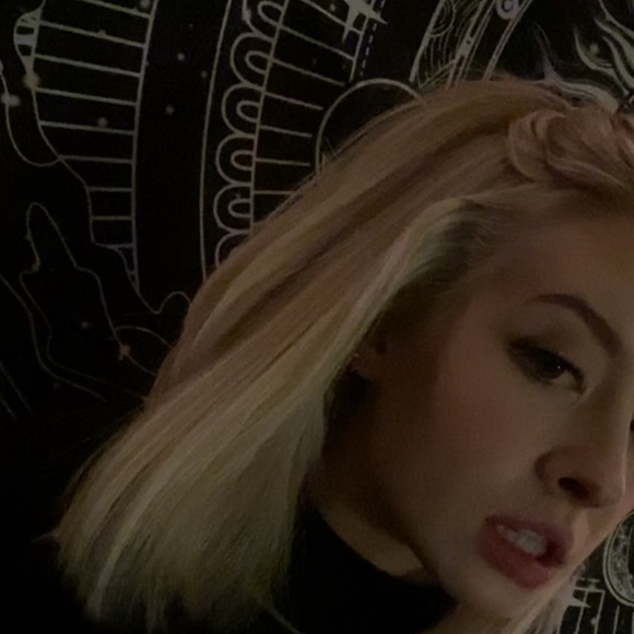 Profile Picture of Aleah Elert (@aleahelert) on Poshmark