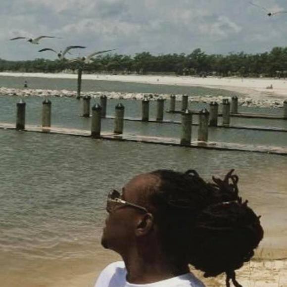 Profile Picture of Cassandra Mullins (@omullins1031) on Poshmark