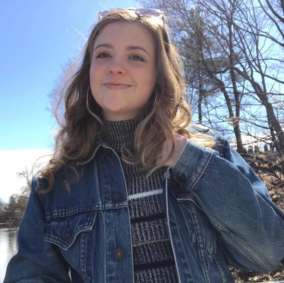 Profile Picture of Devon Litster (@devonlitster) on Poshmark