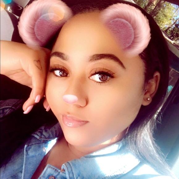 Profile Picture of Shiloeh S (@leaux93) on Poshmark