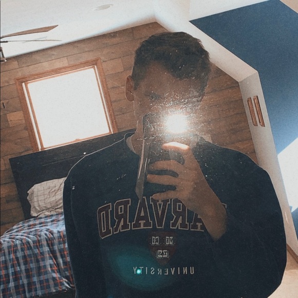 Profile Picture of Alex Christoffersen (@alexchristoff) on Poshmark