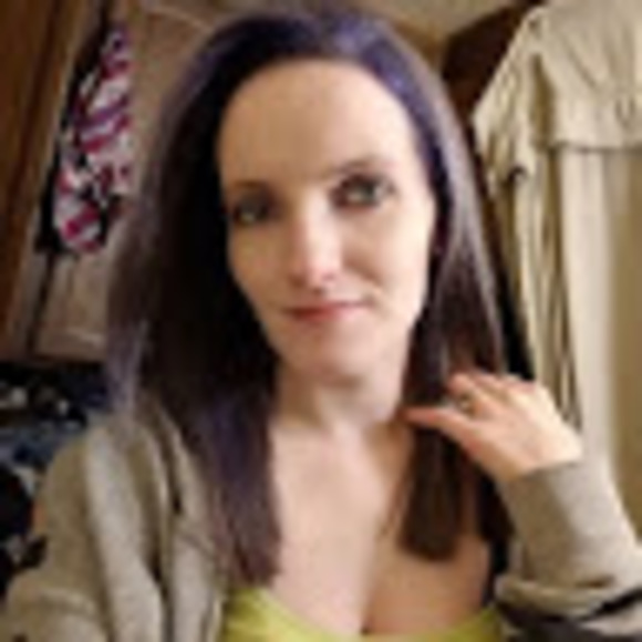 Profile Picture of Cheyenne Juart (@cmjhec4711) on Poshmark
