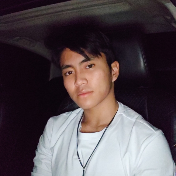 Profile Picture of Edward Cake-guindon (@eddycak37) on Poshmark