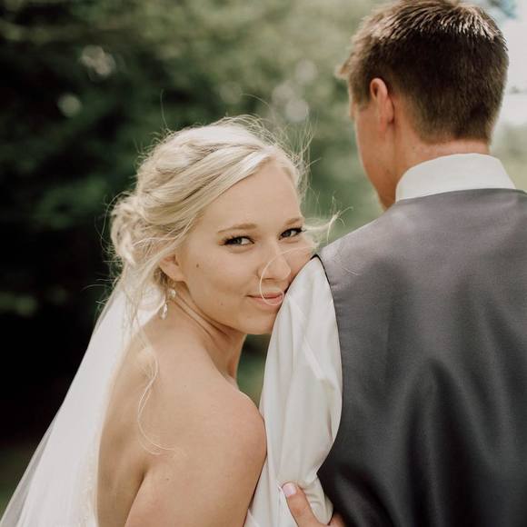 Profile Picture of Lindy Hannu (@lindyhannu) on Poshmark