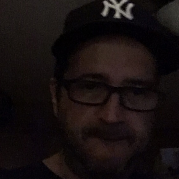 Profile Picture of Nate Silverman (@natesilverman) on Poshmark