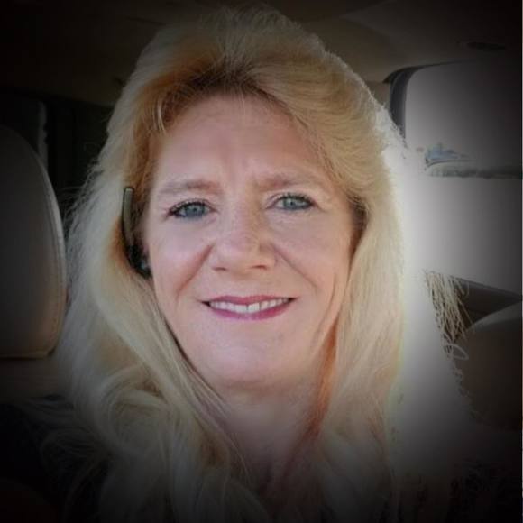 Profile Picture of Candace Rozell (@candyh723) on Poshmark