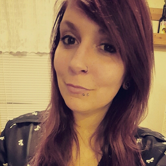 Profile Picture of Kathie Chapman (@kathielc309) on Poshmark