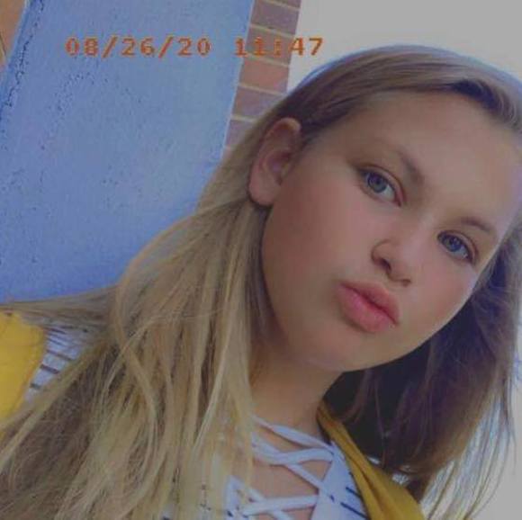 Profile Picture of Mallory Dobrinski (@mallorydobrinsk) on Poshmark