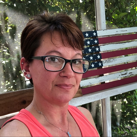 Profile Picture of Heather Labone (@labone09) on Poshmark